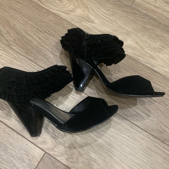 Qupid black kitten heels with frilled ankle - Picture 3 of 6